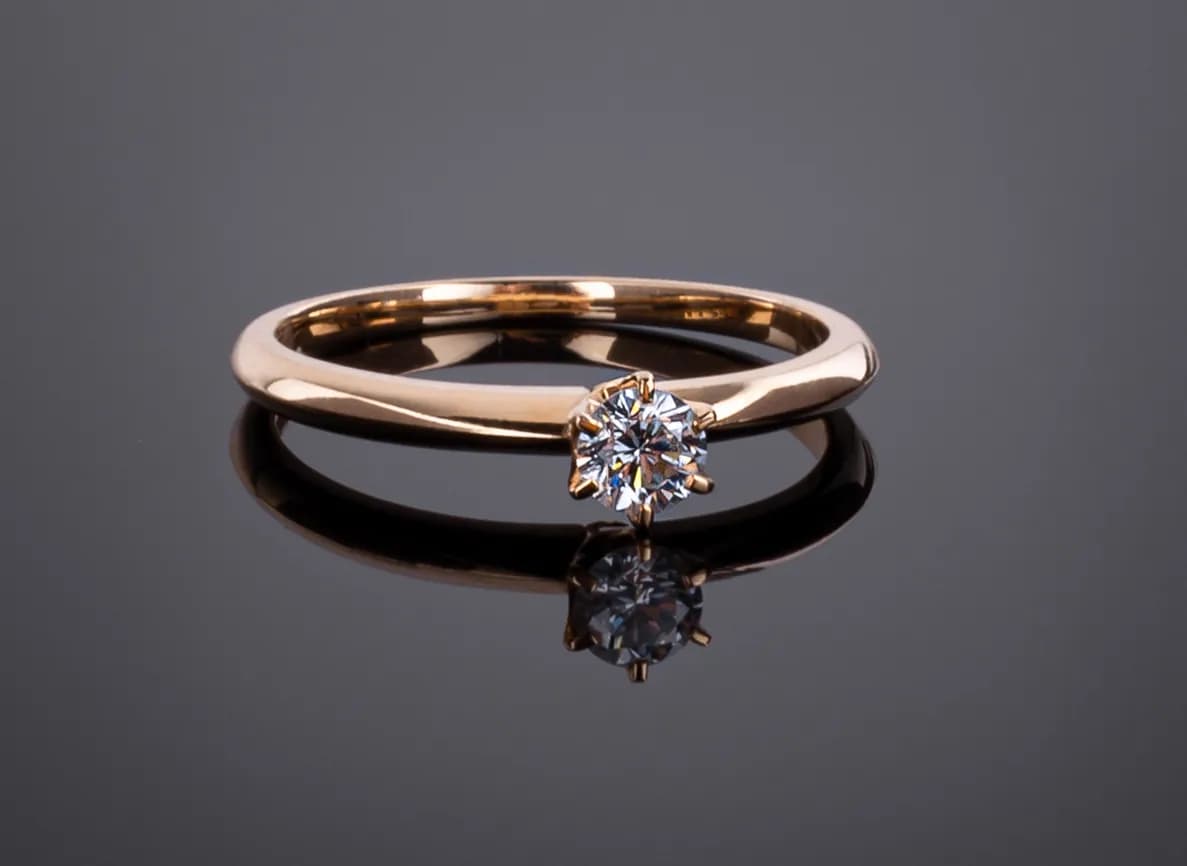 Каблучка з діамантом ``Diamond`s forever`` з червоного золота 113-0379/40 (15,5)
