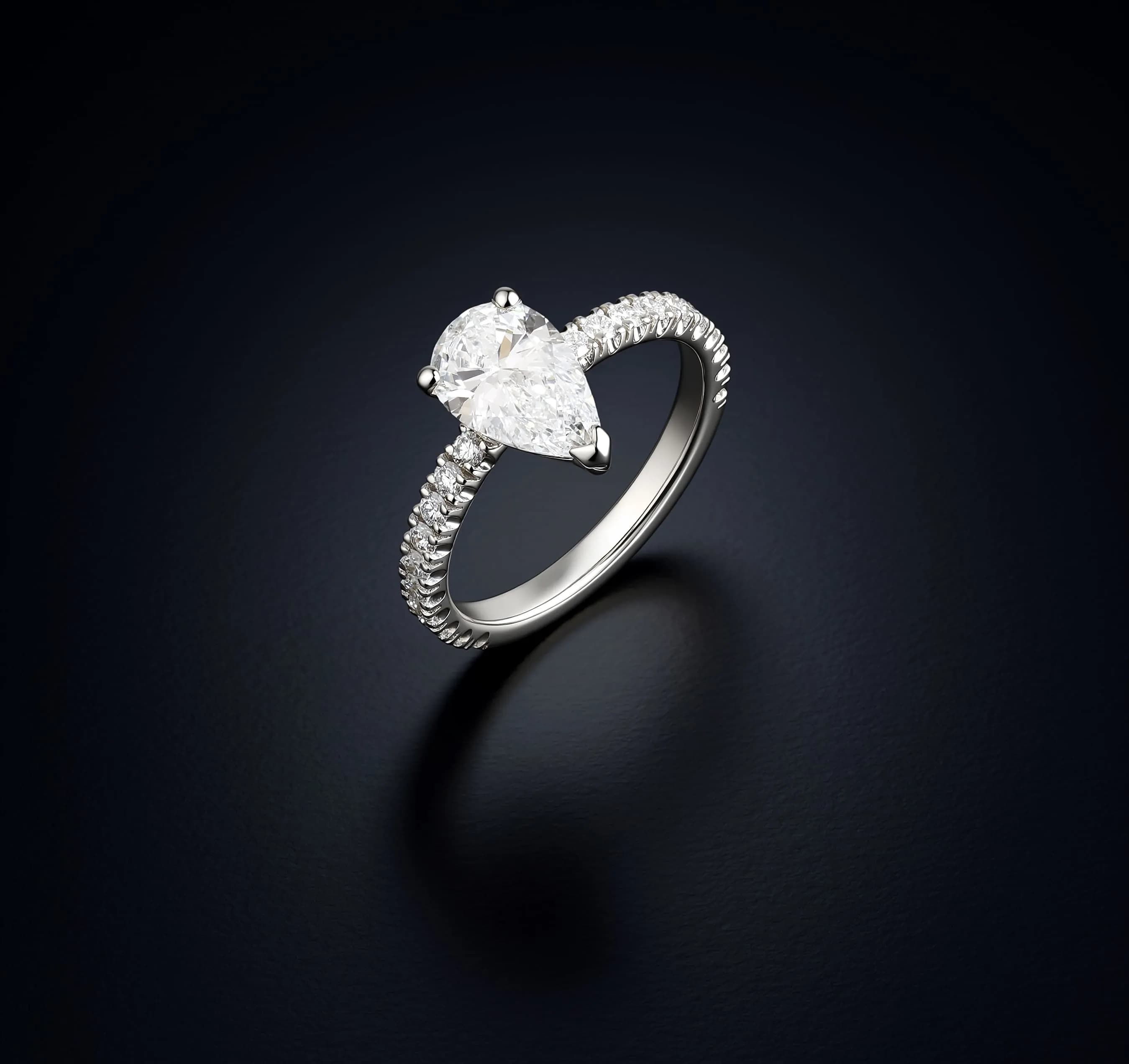 Каблучка з лабораторним діамантом форми груша Drop diamond R22 (17)